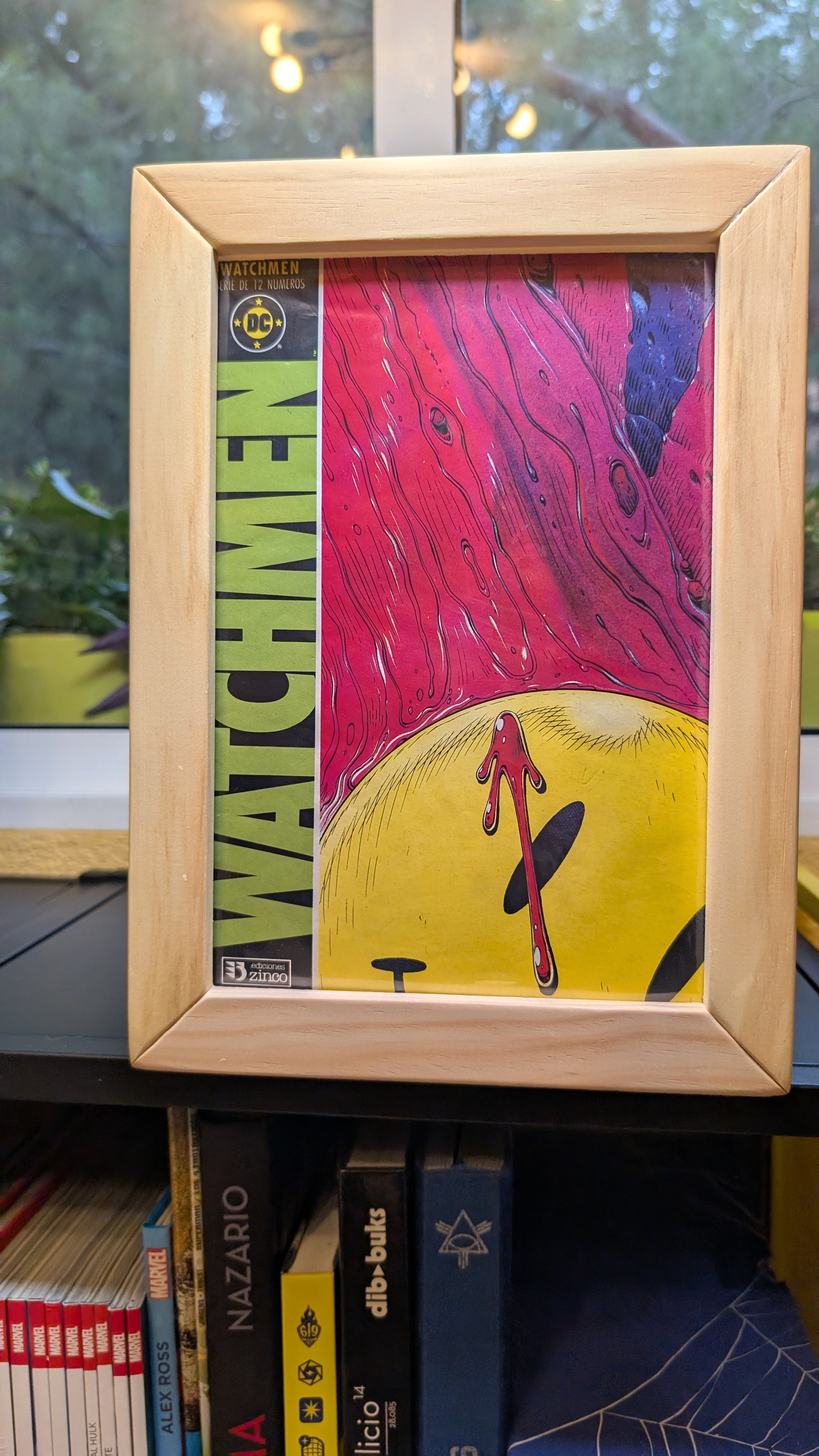 Caja para cómics con fondo de 28 cm ajustada al ras en estantería IKEA Billy.