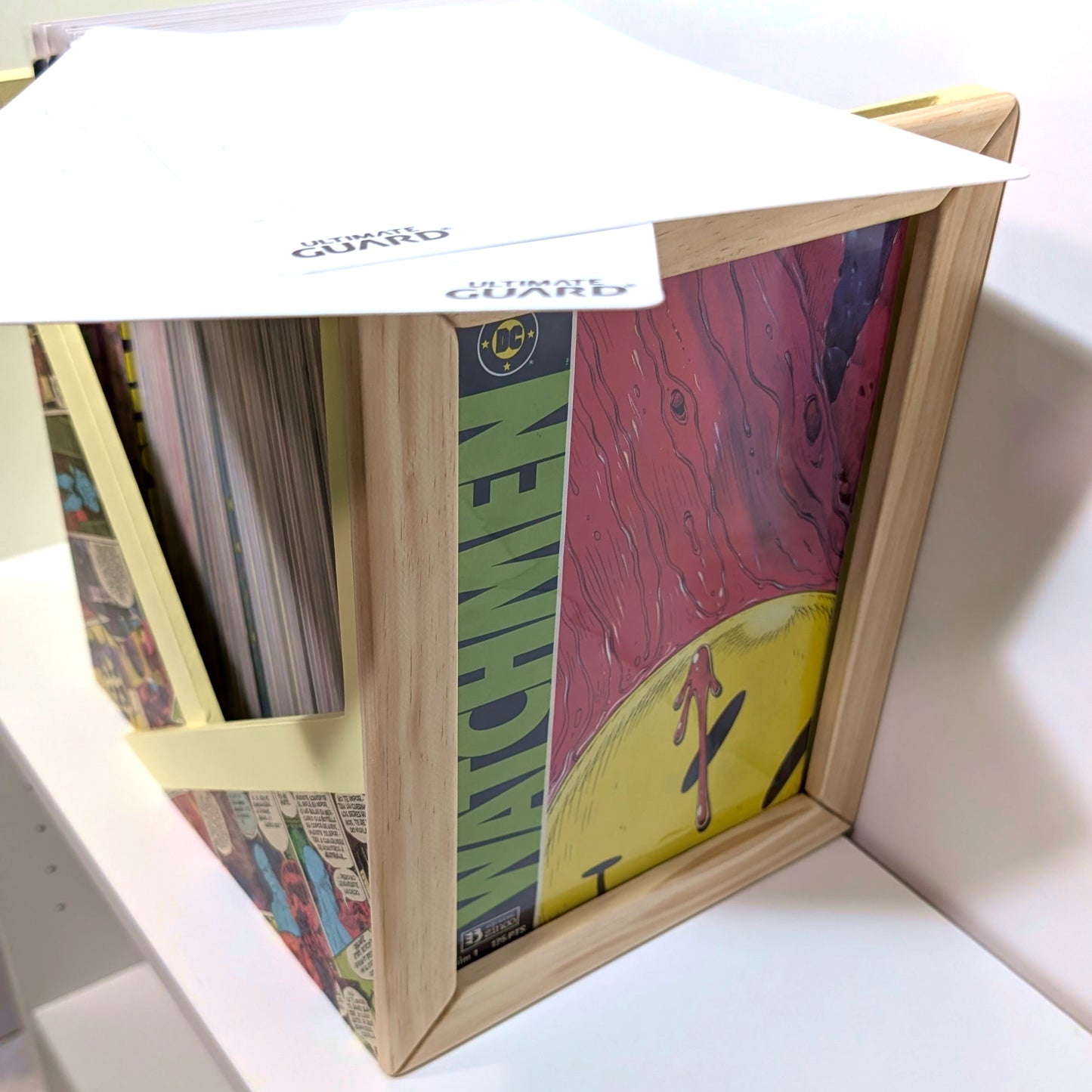 Frikaja Abierta – Caja de madera para cómics en grapa